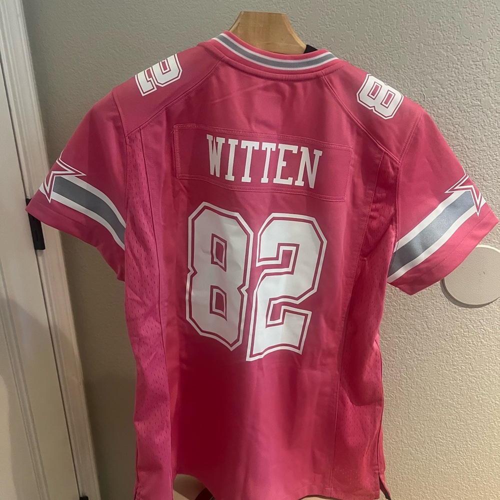 Dallas Cowboys Witten Pink Football Jersey Size Large.